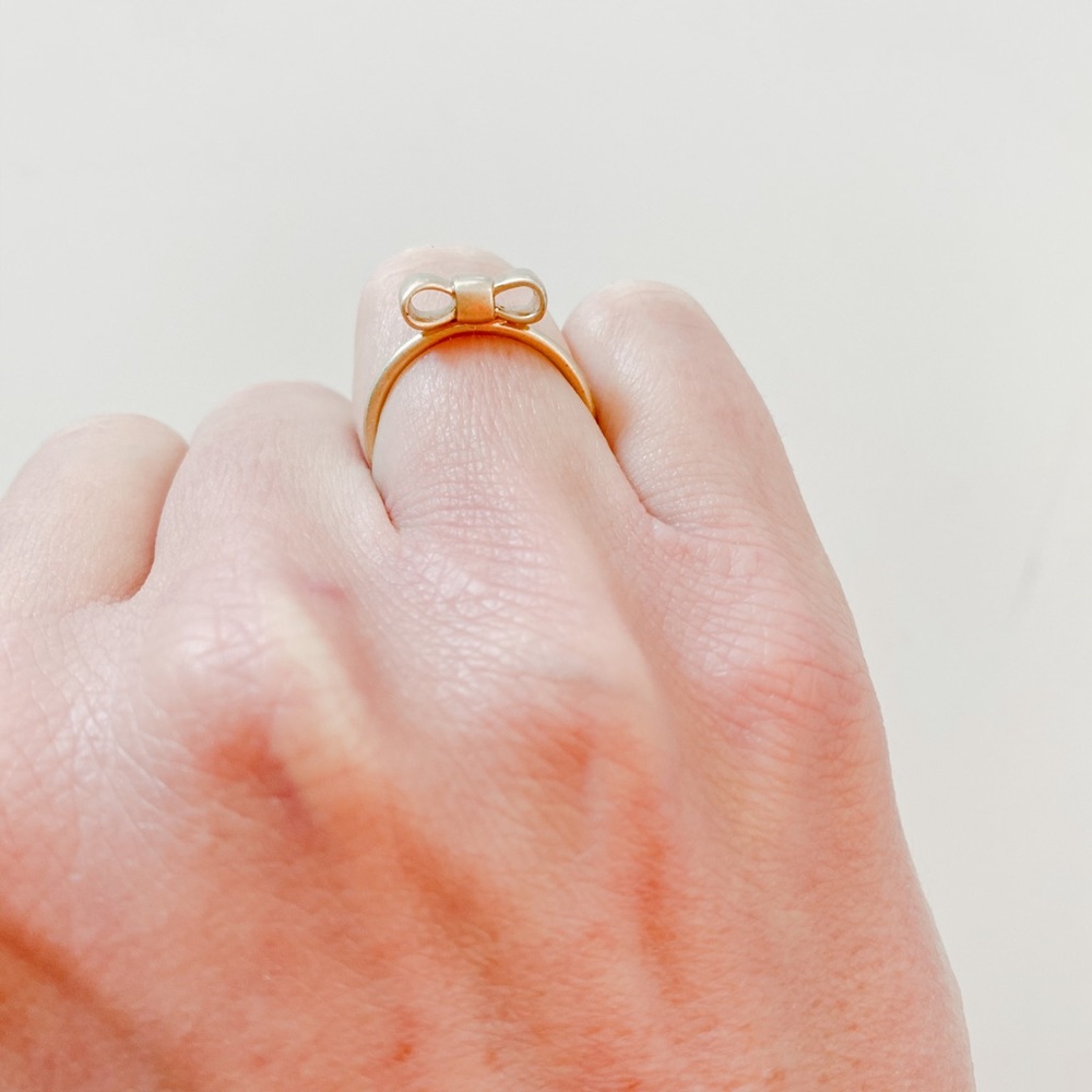 Gold bow ring